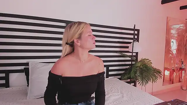 stefanny ruiz  online show from 17, 12, 2024