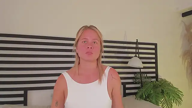 stefanny ruiz  online show from 17, 2, 2025