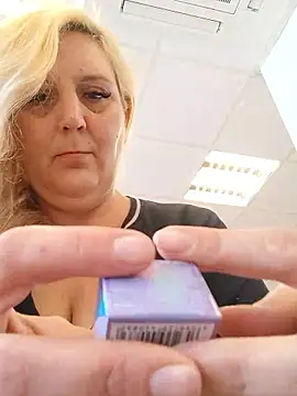 BecciDeluxe online show from 15, 1, 2026