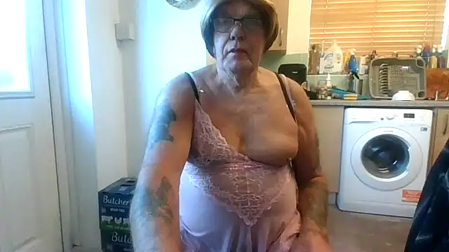 Snapshot of samanthasissieuk chatting on 2, 11, 2025 samanthasissieuk online show from 2, 11, 2025