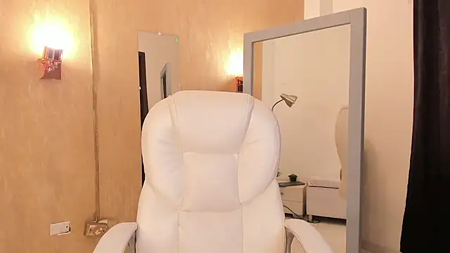 Snapshot of your_khloe chatting on 12, 2, 2025 your khloe online show from 12, 2, 2025