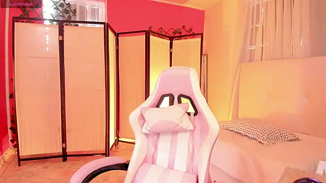 Snapshot of your_khloe chatting on 1, 10, 2025 your khloe online show from 1, 10, 2025