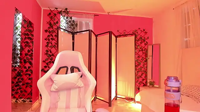 Snapshot of your_khloe chatting on 3, 10, 2025 your khloe online show from 3, 10, 2025