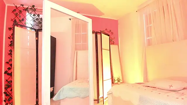 Snapshot of your_khloe chatting on 22, 10, 2025 your khloe online show from 22, 10, 2025