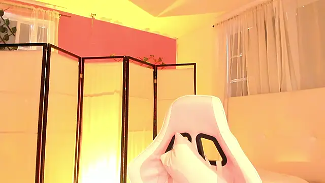 Snapshot of your_khloe chatting on 23, 10, 2025 your khloe online show from 23, 10, 2025