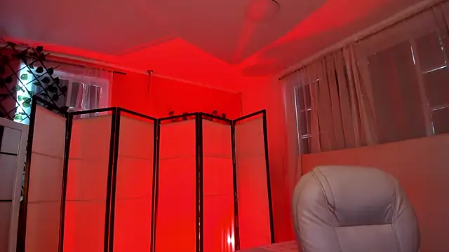 Snapshot of your_khloe chatting on 29, 10, 2025 your khloe online show from 29, 10, 2025