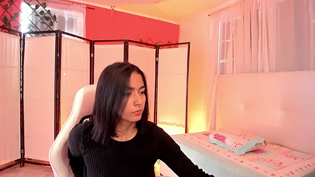 Snapshot of your_khloe chatting on 11, 11, 2025 your khloe online show from 11, 11, 2025