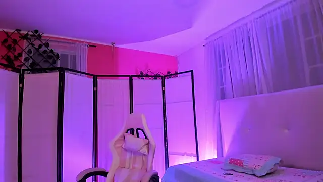 Snapshot of your_khloe chatting on 12, 11, 2025 your khloe online show from 12, 11, 2025