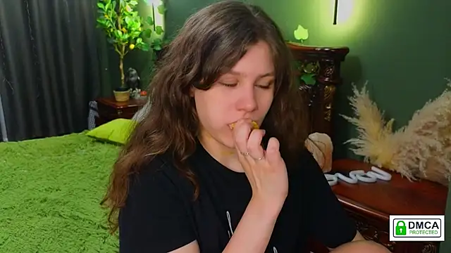 Snapshot of Charlotte_wow chatting on 4, 3, 2025 Charlotte wow online show from 4, 3, 2025