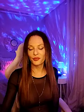 Snapshot of Luna_Kitanna chatting on 4, 12, 2025 Luna Kitanna online show from 4, 12, 2025