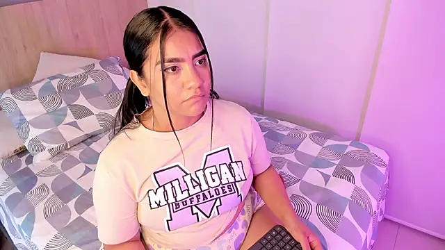 Snapshot of hannnasmith chatting on 13, 11, 2025 hannnasmith online show from 13, 11, 2025