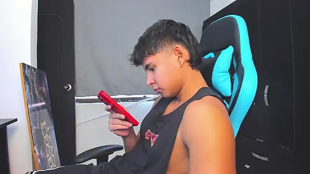 Snapshot of Bray_Kevin chatting on 4, 11, 2025 Bray Kevin online show from 4, 11, 2025