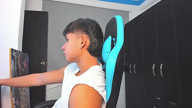 Snapshot of Bray_Kevin chatting on 8, 11, 2025 Bray Kevin online show from 8, 11, 2025