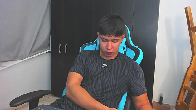 Snapshot of Bray_Kevin chatting on 4, 12, 2025 Bray Kevin online show from 4, 12, 2025