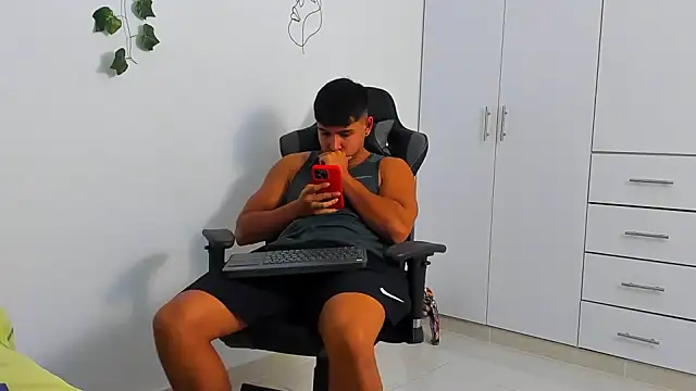 Snapshot of Bray_Kevin chatting on 14, 12, 2025 Bray Kevin online show from 14, 12, 2025