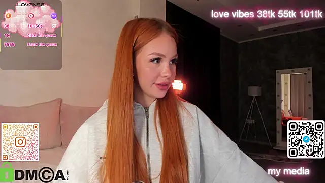 Snapshot of Tracy-Taylor chatting on 17, 11, 2025 Tracy-Taylor online show from 17, 11, 2025