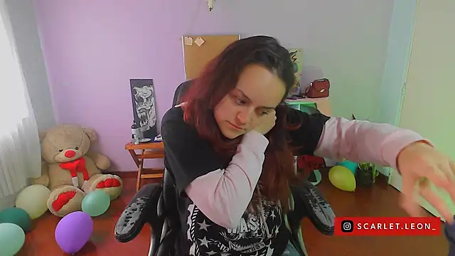 Scarletleon77 online show from 6, 12, 2024