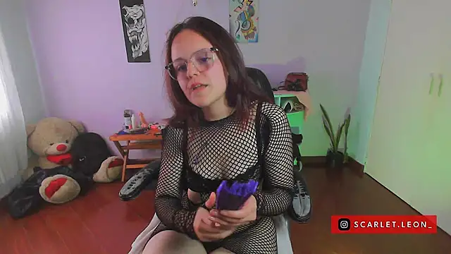 Scarletleon77 online show from 1, 2, 2025