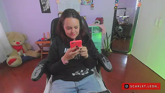 Scarletleon77 online show from 19, 3, 2025