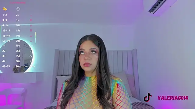 Snapshot of sarah-bonneth chatting on 27, 10, 2025 sarah-bonneth online show from 27, 10, 2025