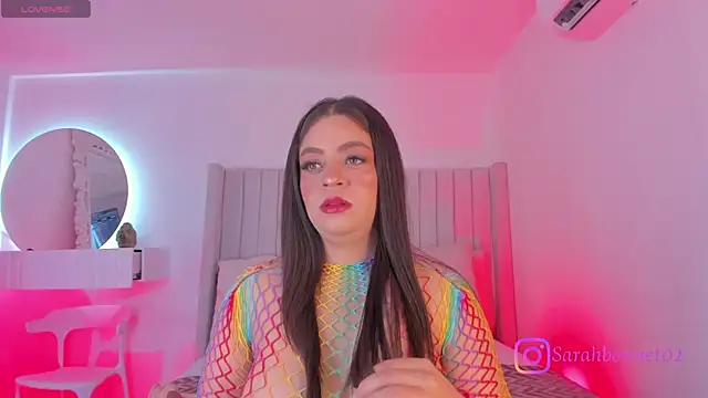 Snapshot of sarah-bonneth chatting on 8, 11, 2025 sarah-bonneth online show from 8, 11, 2025