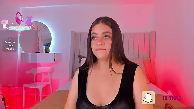 Snapshot of sarah-bonneth chatting on 10, 11, 2025 sarah-bonneth online show from 10, 11, 2025