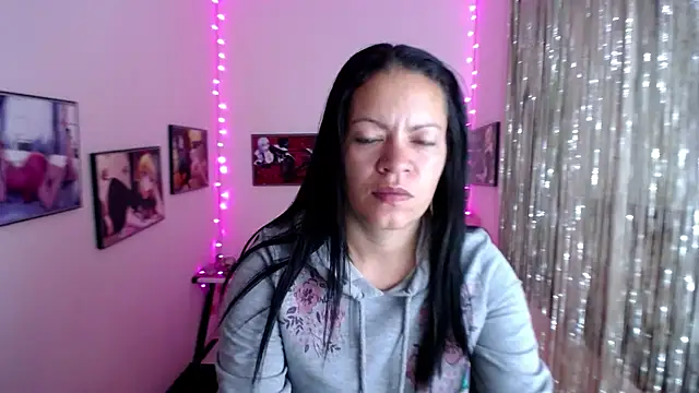 Cristal w online show from 9, 2, 2025