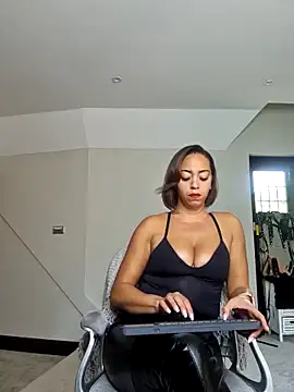 QueenTricks1 online show from 22, 9, 2025