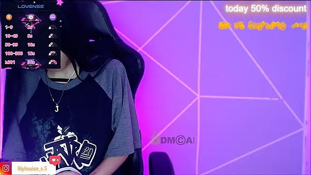 Snapshot of lilylouisee chatting on 29, 10, 2025 lilylouisee online show from 29, 10, 2025