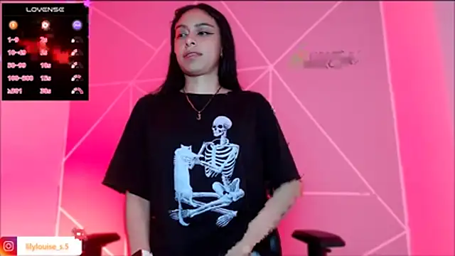 Snapshot of lilylouisee chatting on 1, 11, 2025 lilylouisee online show from 1, 11, 2025