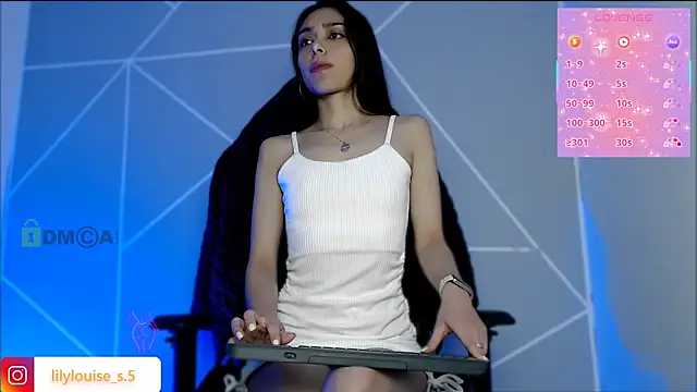 lilylouisee online show from 19, 4, 2026