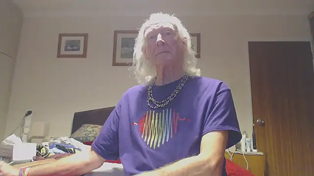 Snapshot of WaverlyKernow chatting on 12, 11, 2025 WaverlyKernow online show from 12, 11, 2025