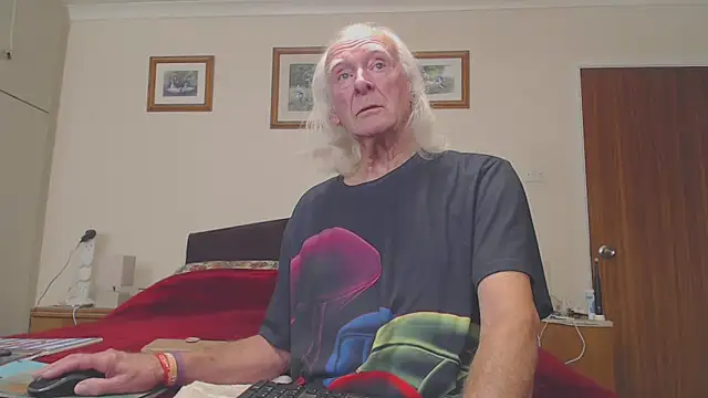 Snapshot of WaverlyKernow chatting on 19, 11, 2025 WaverlyKernow online show from 19, 11, 2025