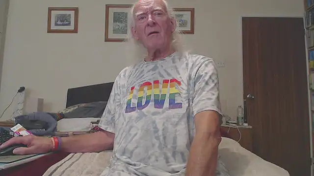 Snapshot of WaverlyKernow chatting on 24, 11, 2025 WaverlyKernow online show from 24, 11, 2025