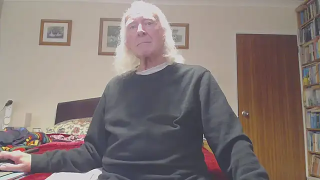 Snapshot of WaverlyKernow chatting on 29, 11, 2025 WaverlyKernow online show from 29, 11, 2025