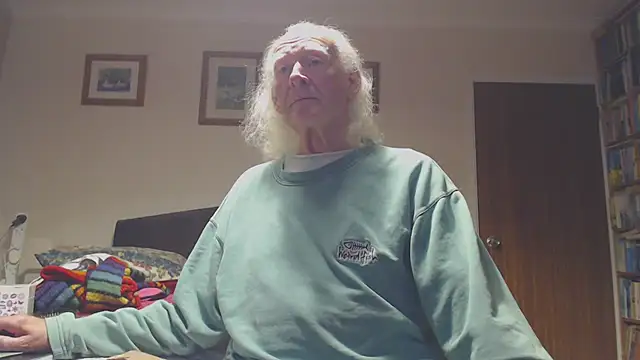 Snapshot of WaverlyKernow chatting on 2, 12, 2025 WaverlyKernow online show from 2, 12, 2025