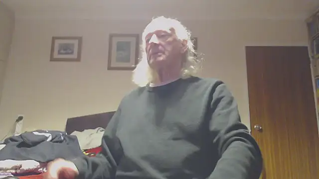 Snapshot of WaverlyKernow chatting on 14, 12, 2025 WaverlyKernow online show from 14, 12, 2025