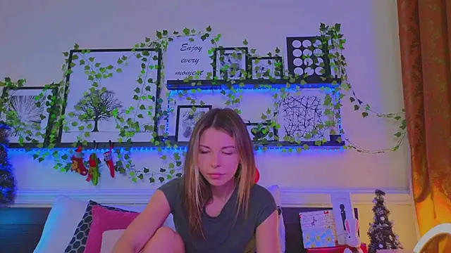 Snapshot of Real_Tini chatting on 16, 12, 2024 Real Tini online show from 16, 12, 2024