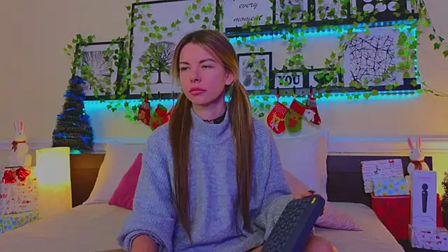 Snapshot of Real_Tini chatting on 19, 12, 2024 Real Tini online show from 19, 12, 2024