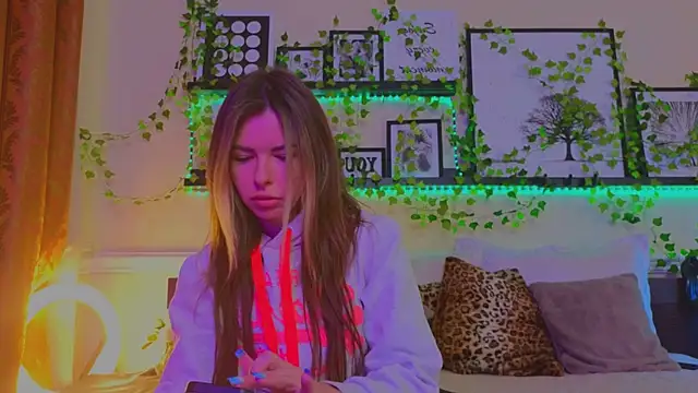 Snapshot of Real_Tini chatting on 18, 1, 2025 Real Tini online show from 18, 1, 2025