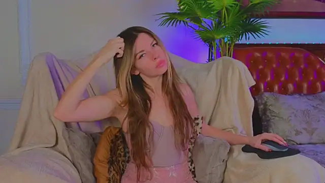 Snapshot of Real_Tini chatting on 22, 2, 2025 Real Tini online show from 22, 2, 2025