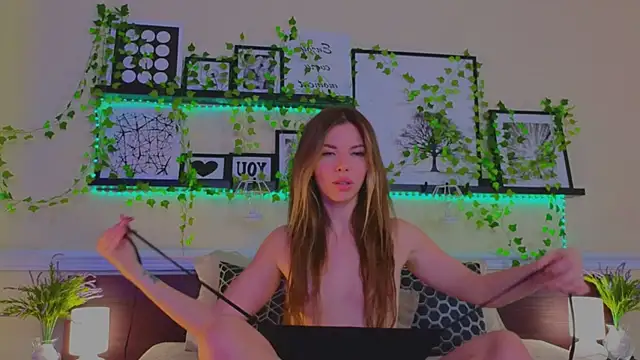 Snapshot of Real_Tini chatting on 6, 3, 2025 Real Tini online show from 6, 3, 2025