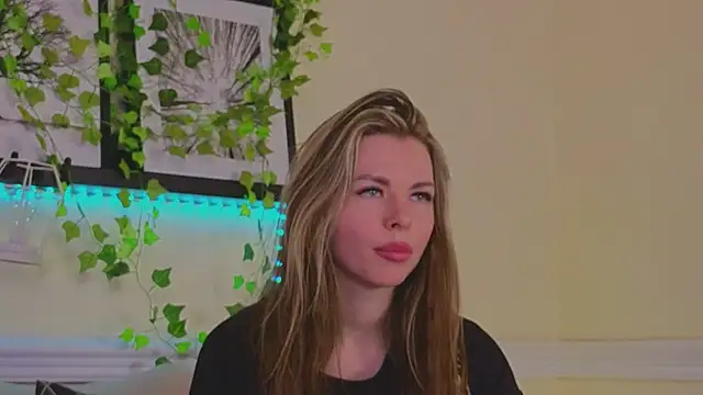 Snapshot of Real_Tini chatting on 22, 3, 2025 Real Tini online show from 22, 3, 2025