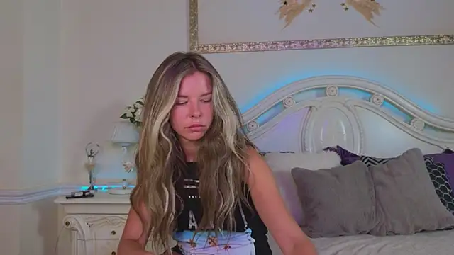 Snapshot of Real_Tini chatting on 9, 9, 2025 Real Tini online show from 9, 9, 2025