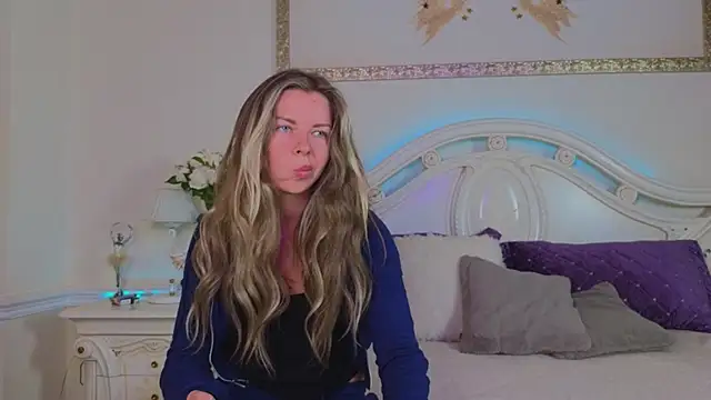 Snapshot of Real_Tini chatting on 10, 9, 2025 Real Tini online show from 10, 9, 2025