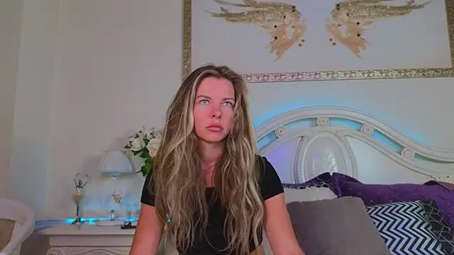 Snapshot of Real_Tini chatting on 15, 9, 2025 Real Tini online show from 15, 9, 2025