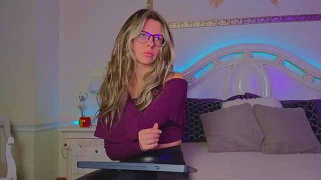 Snapshot of Real_Tini chatting on 2, 10, 2025 Real Tini online show from 2, 10, 2025