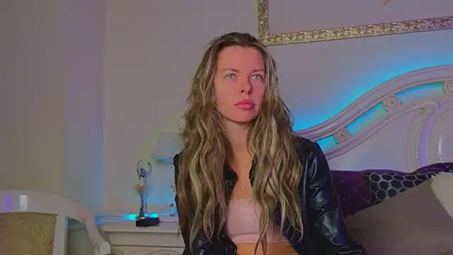 Snapshot of Real_Tini chatting on 3, 10, 2025 Real Tini online show from 3, 10, 2025