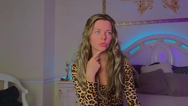 Snapshot of Real_Tini chatting on 10, 10, 2025 Real Tini online show from 10, 10, 2025