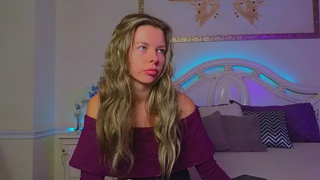 Snapshot of Real_Tini chatting on 13, 10, 2025 Real Tini online show from 13, 10, 2025